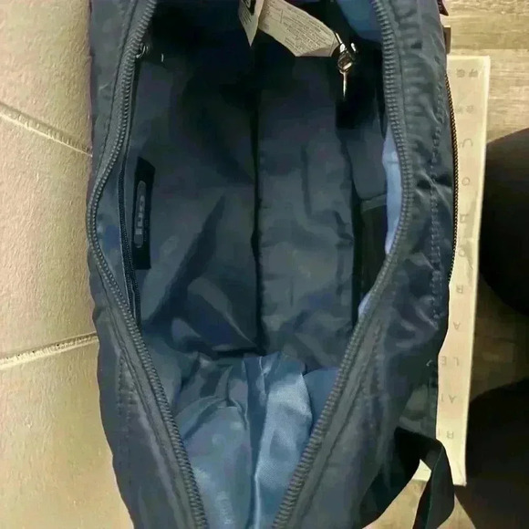 Lug Shoulder Bag - Picture 5 of 10